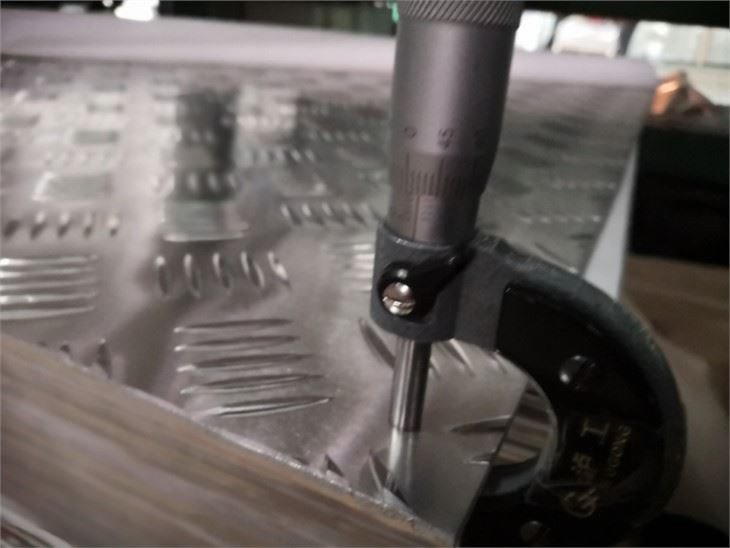 Black color aluminum tread plate